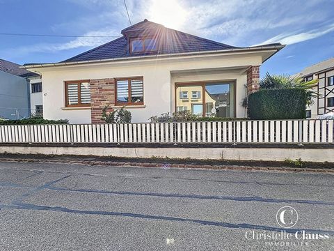 EXKLUSIVITÄT CHRISTELLE CLAUSS IMMOBILIER COLMAR Träumen Sie von einem Haus im Herzen der elsässischen Weinberge? Dieses schöne Haus aus den 1970er Jahren befindet sich in Sigolsheim, einem Weinbaudorf mit vielen Annehmlichkeiten wie Schulen, einem K...