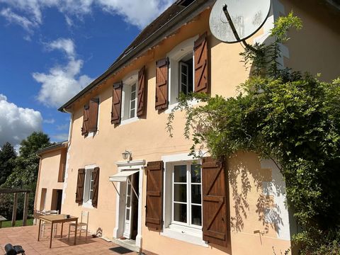 This pretty village house, built in 1754, with independent apartment, offers lovely views of the Pyrenees. In need of some refreshment, living accommodation comprises a living room with wood-burning stove, kitchen and WC on the ground floor, a bedroo...