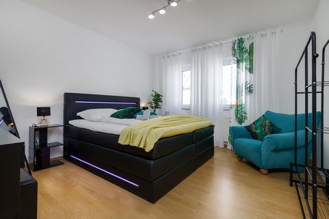 Welcome to our lovingly furnished vacation apartment in the idyllic town of Alzey! Our two-room apartment offers the perfect place for a relaxing stay in the region. It is situated in a quiet area while still providing excellent transport connections...