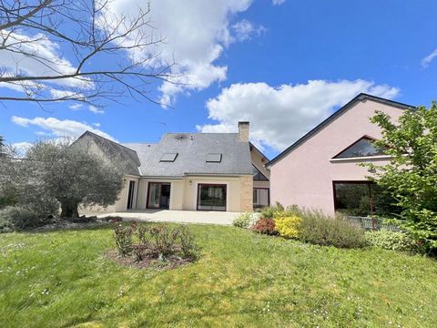 Le Mans Métropole - Maison - 300 m² avec 5 chambres : 623 900 EUROS HAI de 3.99% TTC à la charge de l'acquéreur (soit 23 900 euros TTC) soit 600 000 euros hors honoraires. Secteur Croix Georgette, cette maison indépendante de 1998, agrandie et rénové...