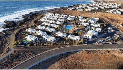 VARIOUS BUNGALOWS AVAILABLE - FROM 260.000€ Estupendo is pleased to offer a unique opportunity to acquire one or more properties in a front line beach tourist urbanization in Playa Blanca at a very affordable price. The urbanisation has parking, comm...