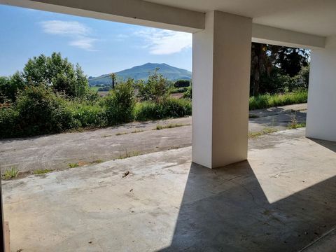 Ref 68561 ML1: For sale, magnificent plateau to be converted into a spacious T4, located in a green and quiet environment, in the heart of the charming village of Mendionde. This property offers a total surface area of 130 m², with exceptional develo...