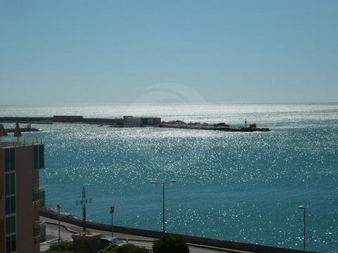 SETE T4 WITH SEA VIEW CLOSE TO TOWN CENTER. Close to the theater of the sea, located very near the town center and the beaches of the cornice, this fully renovated and furnished T4 apartment (ready to live: bedding, sofa, dishes, library...) will off...