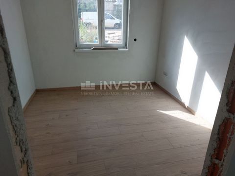 Appartement Te Koop in een Gebouw met 5 Woonunits Er is een appartement te koop in een gebouw met 5 woonunits. De woning bevindt zich op de 1e verdieping en heeft een oppervlakte van 55,33 m². Het bestaat uit een keuken met eetgedeelte, een woonkamer...