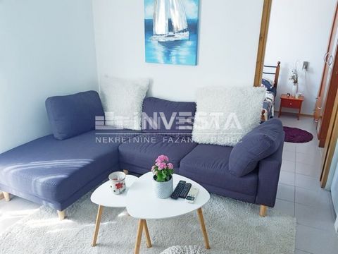 Location: Istarska županija, Novigrad, Novigrad. Vendesi un bellissimo appartamento duplex a Novigrado. È situato in una posizione splendida con vista sul mare. L'appartamento si trova al secondo piano e ha una superficie totale di 52,45 m². Al primo...