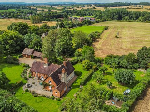 ****OPEN DAY Saturday 16th November at 10 .30 – 11.30 by appointment only. A substantial and beautifully restored detached period farm house with 4 double bedrooms, one en suite, family bathroom, spacious lounge, dining room, farm house kitchen, offi...