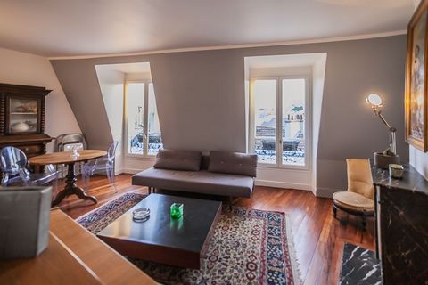 Perfectly located In between lively Place Monge, with its lively international Rue Mouffetard and place de la Contescarpe with all its restaurants and brasseries. You will love the quietness and the typical Parisian charm with hardwood floor and fire...