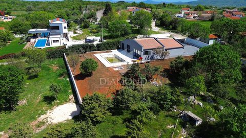 Location: Istarska županija, Barban, Barban. Barban, a new holiday home with a swimming pool. We are selling a new holiday home with a swimming pool. The house is located in the vicinity of Barban, only 5 kilometers from the sea and the beach. The ho...