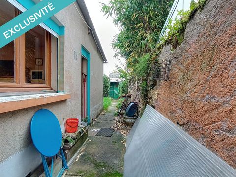 Située dans la charmante ville du Lude (72800), cette maison de 53 m² bénéficie d'un emplacement idéal en centre-ville, offrant ainsi un accès aisé aux commodités environnantes. Avec une cour de 45 m² et un abri de jardin, l'extérieur offre un espace...