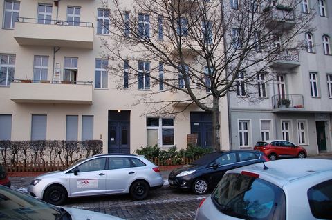 sanierte, helle 2-Zimmerwohnung im beliebten Wohnviertel von Berlin-Pankow, Süd-Balkon,Einbauküche, eine optional eigene Garage im Innenhof, Kellerraum, aktuell vollständig möbliert, zur Eigennutzung oder zur möblierten Zeit-Vermietung mit hoher Rend...