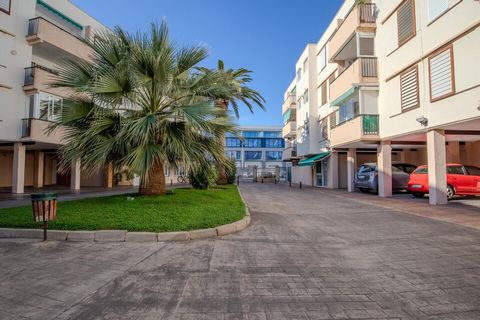 This lovely and well located first floor apartment (no lift) is just moments away from Javea’s Arenal Beach, providing easy access to local shops, dining spots, and all essential amenities. Featuring three bedrooms, one bathroom, and a private parkin...