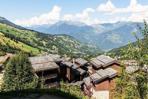 Nichées sur les hauteurs de Valmorel, les grands chalets de style typiquement savoyard, de 4 à 5 étages (sans ascenseur), se répartissent sous forme de hameau au sein du Quartier Crève Cœur. Situés au dessus du centre de Valmorel et sa rue commerçant...