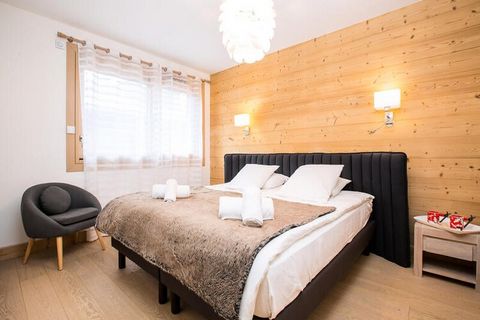 Dit ruime 3-sterren maisonnette-appartement ligt in het hart van Morzine, op slechts 100 meter van de skipistes, waardoor het de perfecte uitvalsbasis is voor een vakantie in de Alpen. Met een woonoppervlak van 105 m² biedt het appartement comfortabe...