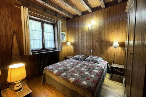 L'ALPÉE Nr. 3 - LA CLUSAZ 6 Personen. / 57 m² / 3 Zimmer klassifiziert 2 **NN / 1. Etage / West / WLAN inklusive Wohnung 1,5 km vom Dorfzentrum entfernt. Es hat den Charme unserer savoyischen Chalets. Es liegt in Crêt du Merle, 200 m von den Skipiste...