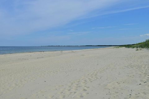 Przestronny, jasny dom wakacyjny nad Bałtykiem w dzielnicy Sobieszewo, wyspie u wybrzeży Gdańska. Do Państwa dyspozycji jest cały parkowy ogród. Sobieszewo, często nazywane eko-wyspą, to prawdziwa oaza natury i prawdziwy raj dla pieszych, rowerzystów...