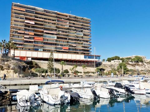 Objektbeschreibung: Penthouse in Campello Playa, 3 Schlafzimmer, 2 Badezimmer, 1 Garage(, renoviert, Etage 12 Tolles Penthouse zum Verkauf vor dem Puerto Deportivo de Campello, mit beeindruckendem freiem Blick auf das Meer, die spektakuläre Skyline v...