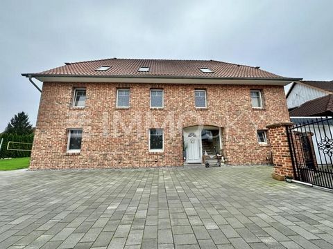 Ihr Traumhaus aus 2001 Modern, Geräumig und Nachhaltig! Willkommen in diesem beeindruckenden Einfamilienhaus mit großzügigen 247 m² Wohnfläche auf einem weitläufigen Grundstück von 1782 m². Mit insgesamt 9 Zimmern bietet dieses Zuhause ausreichend Pl...