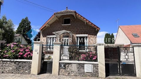 Votre agence CIF Gatinais vous propose cette charmante maison dans secteur calme à quelques minutes de La Ferté Alais, élevée sur cave et chaufferie/buanderie disposant en RDJ d'une chambre avec sa salle d'eau (accès indépendant possible). Au RDC : e...