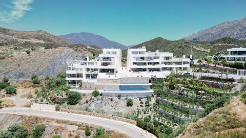 Located in Nueva Andalucía. If you seek a truly luxurious and special residence, this apartment is an outstanding choice. Exuding high class, elegance, and top-quality materials and finishes, it promises not to disappoint. Situated in the highly desi...