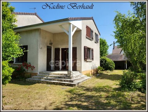 Cette charmante maison à rénover offre un potentiel incroyable pour créer votre espace de vie idéal. Imaginez vous déjà : un grand jardin clos où les enfants jouent en toute sécurité, des pièces à vivre baignées de lumière que vous aménageriez selon ...