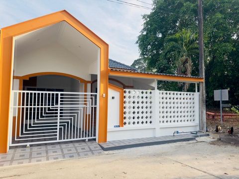 Bright and spacious 2-bedroom house with a fresh renovation. A good option for those who want to arrange housing to their liking. Main Features: - House size: 120 sq.m - Bedrooms: 2 - Bathrooms: 1 - Parking District: Wichit A great opportunity to buy...