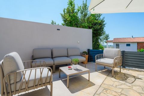 The villa in Rojci has 2 bedrooms and capacity for 6 persons. Accommodation of 110 m² is modern, It has garden and swimming pool. The property is located 10 m city 