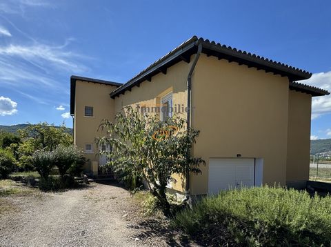 Saint Affrique, quiet, for sale house on 1242 m2 of land. 146 m2 of living space, living room 40 m2, independent kitchen opening onto terrace and garden, five bedrooms, shower room, garage 32 m2, pantry 23 m2, laundry room 12 m2... and 45 m2 converti...