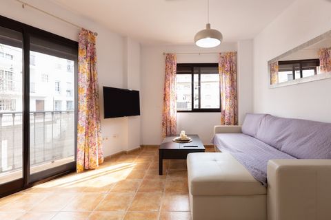 If you are looking forward to discover the south of Spain, this is the perfect accommodation for you. Located in an area very close to the Sierra, the apartment has large windows that make the rooms bright and also offer unobstructed views of the sur...