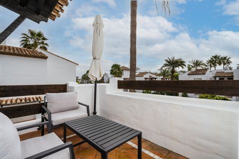 The apartment in Estepona has 1 bedrooms and capacity for 3 persons. Accommodation of 40 m², It has garden. The property is located 75 m sand beach, 500 m supermarket, 1 km golf course, 60 km airport 