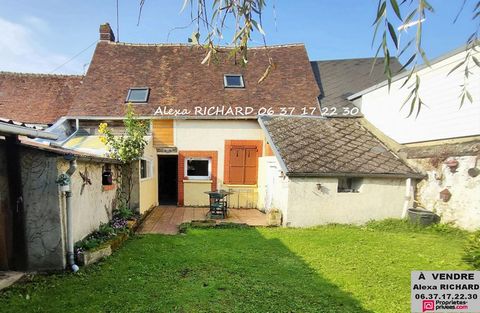 Alexa RICHARD J'ai le plaisir de vous présenter cette jolie maison de ville mitoyenne à Breteuil d'une superficie loi carrez de 100m2 environ. Maison sans vis-à-vis, entièrement clôturée de mur Joli jardin de 197m2 ainsi qu'une dépendance et un abris...