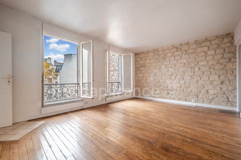 Ce logement de 33 m² Carrez, idéalement situé dans le 5e arrondissement, bénéficie dun emplacement recherché à proximité des transports (métros, bus, RER), des universités et des commerces. Situé au 4? étage dun immeuble bien entretenu de 5 étages sa...