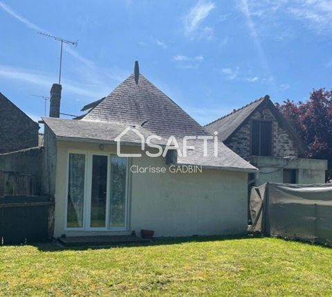 Cette maison de bourg rénovée vous propose une pièce de vie agréable , une cuisine qui accède à un sas qui sert de buanderie. Ce sas permet d'accéder au jardin. Une salle d'eau complète le rez de chaussée. L'étage offre deux chambres en enfilade. Le ...