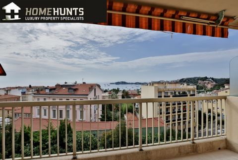 Stunning 3-room apartment of 60 m2, located on the top floor, fully renovated, with a through layout offering a sea view, in the heart of Beaulieu-sur-Mer.  The apartment consists of an entrance, an open kitchen leading to the living room with a sea ...