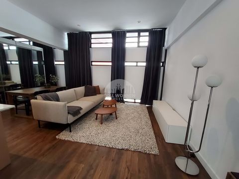 Charmantes Loft 63,11m2 mit Garten und Abstellraum von 8,67m2 im pulsierenden Viertel Poblenou in Barcelona. Mit einem offenen und modernen Grundriss bietet dieses Loft viel Wohnraum, der zeitgenössischen Stil mit industriellen Elementen verbindet. D...