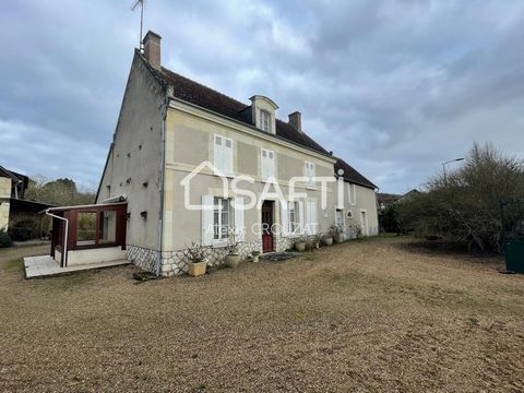 Venez découvrir cette très belle maison tourangelle de 131m² habitable construite en 1850. Sur un terrain de 1000m² avec jardin sans vis à vis. Vous trouverez au rez de chaussée une cuisine donnant sur le jardin et la véranda, une arrière cuisine, un...