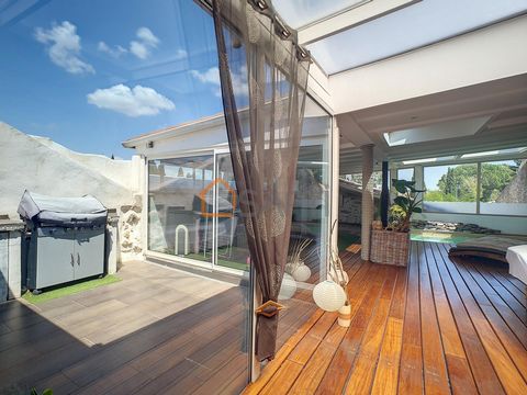 Située à Maraussan, cette charmante maison bénéficie d'un emplacement privilégié dans un quartier recherché. Proche des commodités et des points d'intérêt, cette localité offre un cadre de vie agréable et pratique pour ses habitants. La propriété dis...