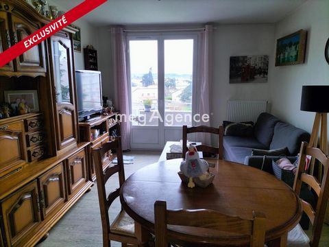 Discover this apartment located in Romans-sur-Isère. With enormous potential, this property includes a fitted kitchen, two bedrooms, a dressing room, and a balcony ideal for enjoying the outdoors in complete tranquility. Located in a well-maintained ...