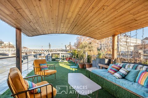 Moored on Quai Rambaud, in the second arrondissement of Lyon, this Freycinet barge is a unique and singular place to live, completely redesigned, a few steps from the city center. The boat is 39 meters long and 5 meters wide and has a living area of ...