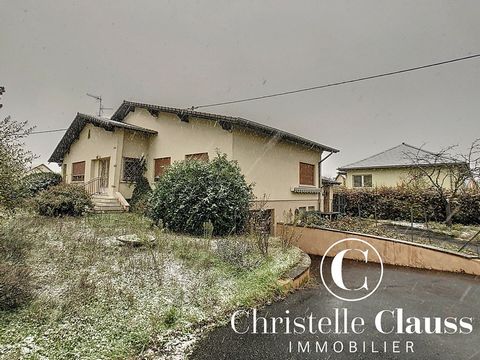 GROS COUP DE COEUR ! En exclusivité, nous vous proposons à Habsheim cette très charmante maison de plein pied de 150m2, bâtie sur 13 ares de terrain, dans un quartier calme proche de toutes commodités. Elle s'organise comme suit : l'entrée spacieuse ...