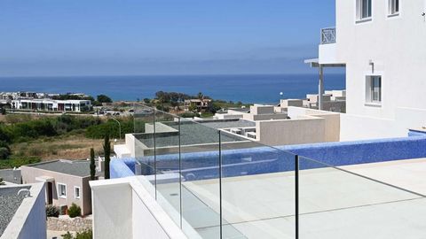 Neue Poolvilla mit 3 Schlafzimmern und herrlichem Meerblick in einer außergewöhnlichen Wohnanlage direkt am Meer in der bezaubernden Stadt Pafos. Die Villa liegt nur 300 m vom Meer und den nahe gelegenen Luxus-Strandhotels entfernt, in einer exklusiv...