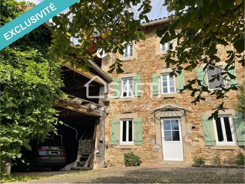 A 15mn d'Ambert côté Livradois, dans un endroit calme et verdoyant, venez poser vos valises dans ce magnifique corps de Ferme avec une partie habitation de 180m² qui se compose d'une belle pièce à vivre avec poêle, 1 cuisine équipée, 1 wc...au 1er ét...