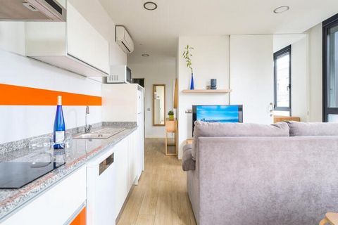 Cerchi una casa vacanza moderna, ideale per il telelavoro, vicino alla spiaggia? Questo appartamento con due camere da letto, situato al terzo piano di un edificio di 12 case vacanza completato nel 2021, è progettato per offrirti la combinazione idea...