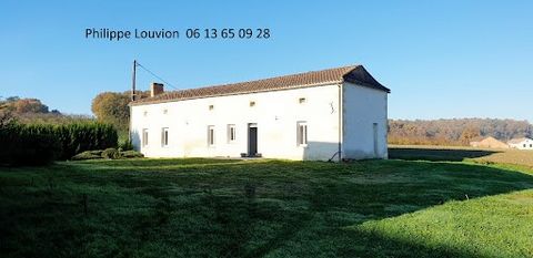 Philippe Louvion vous a déniché près de Duras 47120, une ancienne ferme en pierre entièrement restaurée par un architecte de 122 m² habitable avec un double garage de 59 m² et séchoir de 78 m². Terrain de 1900 m² . Tranquillité absolue et vue imprena...