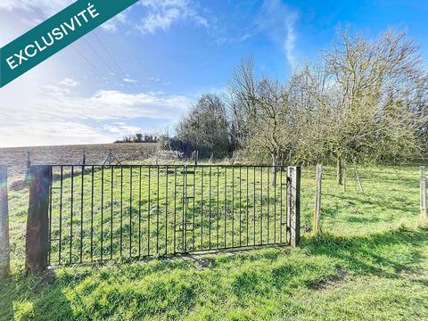 Terrain constructible clos de 1200 m2, proche Longueville