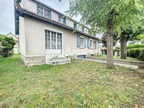 Maison ancienne de 6 pièces avec entrepôt commercial