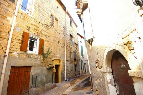 Une ancienne maison de village située au cur du village, Peznzs secteur!