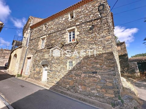 Maison de Village en pierre avec vue panoramique 2 terrasses grange attenante et petite cours village calme