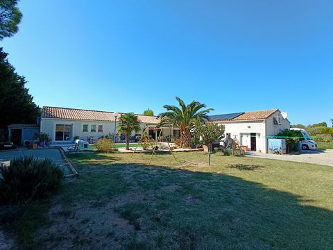 Villa plain pied d'environ 194 m² sur terrain 1145 m² avec piscine
