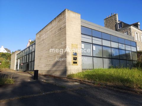 Immeuble- local professionnel de 180 m2, de 2005, sur le port de plaisance de Tréguier