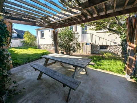 MAISON + STUDIO dans une impasse avec agréable jardin.